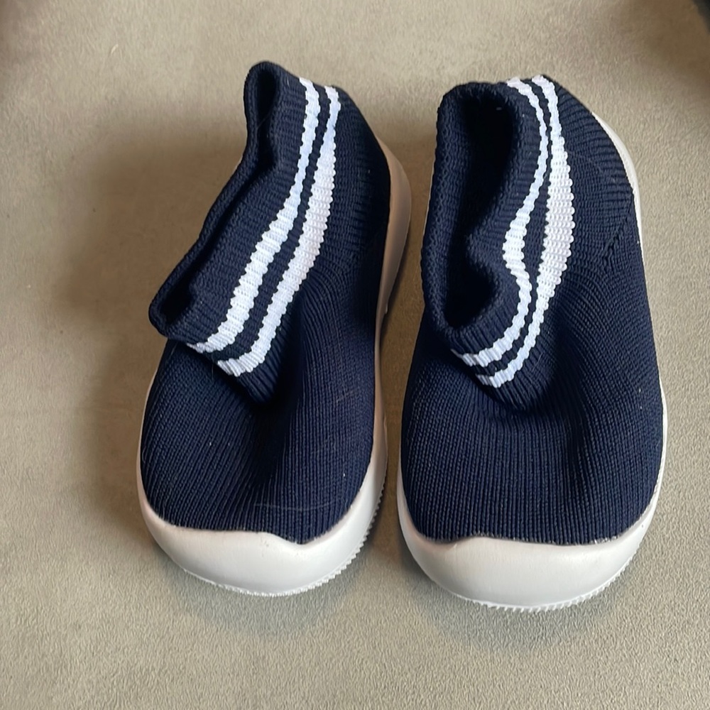 Not sure brand. Cheap walking shoes.